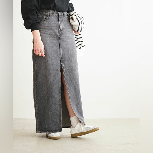 Levi's Premium Women's Ankle Column Denim Skirt- Black- Size 24 - Picture 1 of 11